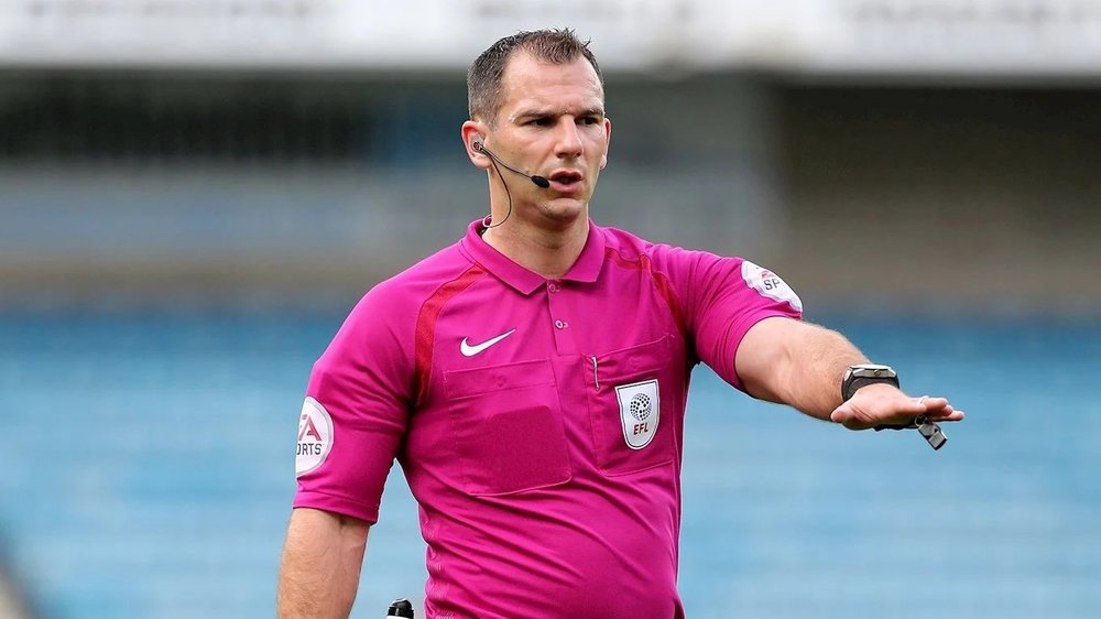 Tim-Robinson-Referee.jpg