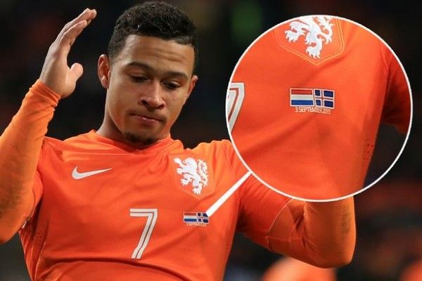 Depay nosio pogrešan dres