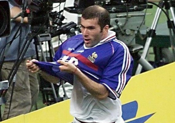Dres Zidane-a kojeg je nosio 1998. godine prodan za 78.295 funti