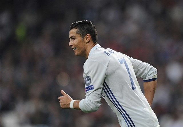 cristianoronaldorealmadridcfvlegiawarszawandpv4qygyqrx-640-x-444