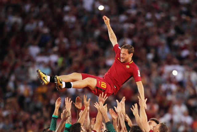 Totti poklonio loptu navijačima