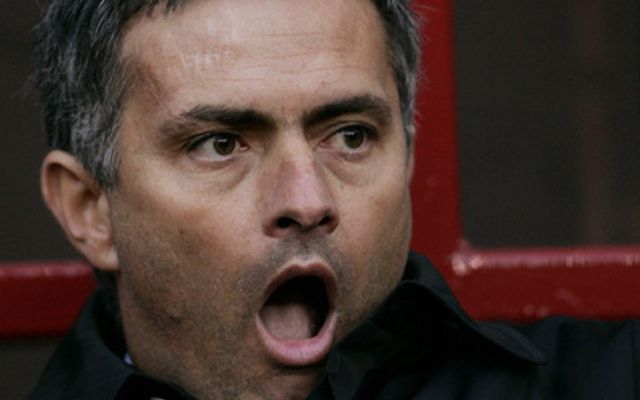 Brutalna smicalica novinara Mourinhu: Potpisao je dres Uniteda, ali nije ni slutio šta piše na leđima!