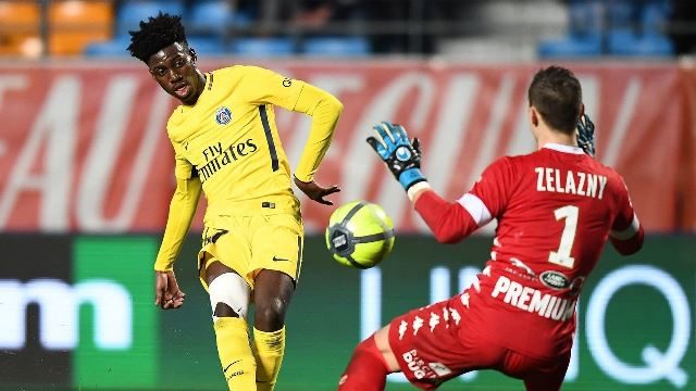 Sin legendarnog nogometaša debitirao za PSG!