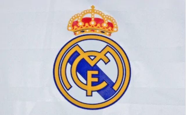 REAL MADRID SPREMIO 150 MILIJUNA EURA: Stiže zamjena za Benzemu – Perez mu obećao dres sa brojem 9!
