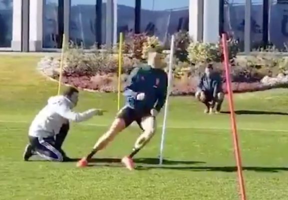 (VIDEO) Cristiano Ronaldo pokazao Neymaru kako se proslavlja rođendan!