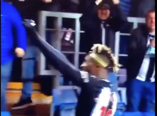 (VIDEO) Katastrofa na tribinama u Engleskoj: Dok je Saint-Maximin slavio pobjednički gol, kamere uhvatile navijača kako doslovno “mastrubira”!