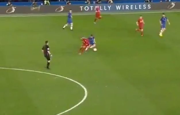 (VIDEO) Kakav dribling: Pogledajte kako je Gilmour poslao Fabinha po ćevape!