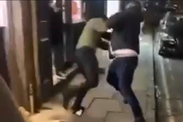 (VIDEO) Bivša zvijezda Manchester Cityja umiješana u uličnu tučnjavu