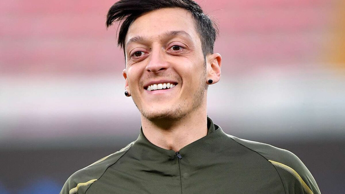 Mesut Ozil se oglasio oko plavog kartona: Hoće li sad Atletico igrati sa šest igrača?