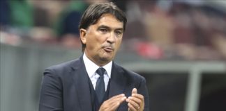 Dalić večeras u polufinalu Gulf Cupa: Emirati protiv Omana koji je prošao izvlačenjem kuglica Zlatko Dalić, izbornik Ujedinjenih Arapskih Emirata, uz teren