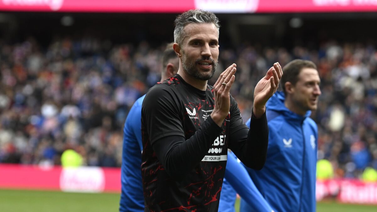 Robin Van Persie prvi put preuzima ulogu trenera seniorske ekipe?