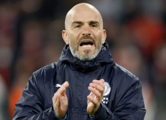 Maresca o kazni za Manchester City: „Osvojio sam Championship s Leicesterom. League One? Vidjet ćemo” Enzo Maresca u tamnoplavoj jakni Manchester Cityja plješće s ruba terena