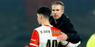 Van Persie morao objašnjavati zašto je sina uveo u igru.