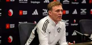 Neviđen slučaj u Unitedu: Otac na klupi, dva sina na terenu