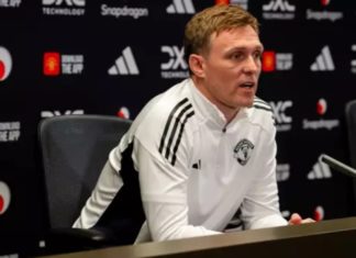 Neviđen slučaj u Unitedu: Otac na klupi, dva sina na terenu