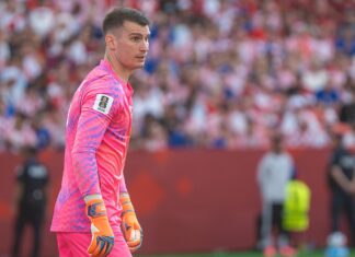 Livaković i Barcelona: na klupi kod 3:0, a legenda kluba kaže „Prvi je Joan García, drugi Livaković” Dominik Livaković u ružičastom golmanskom dresu hrvatske reprezentacije na utakmici 2026.