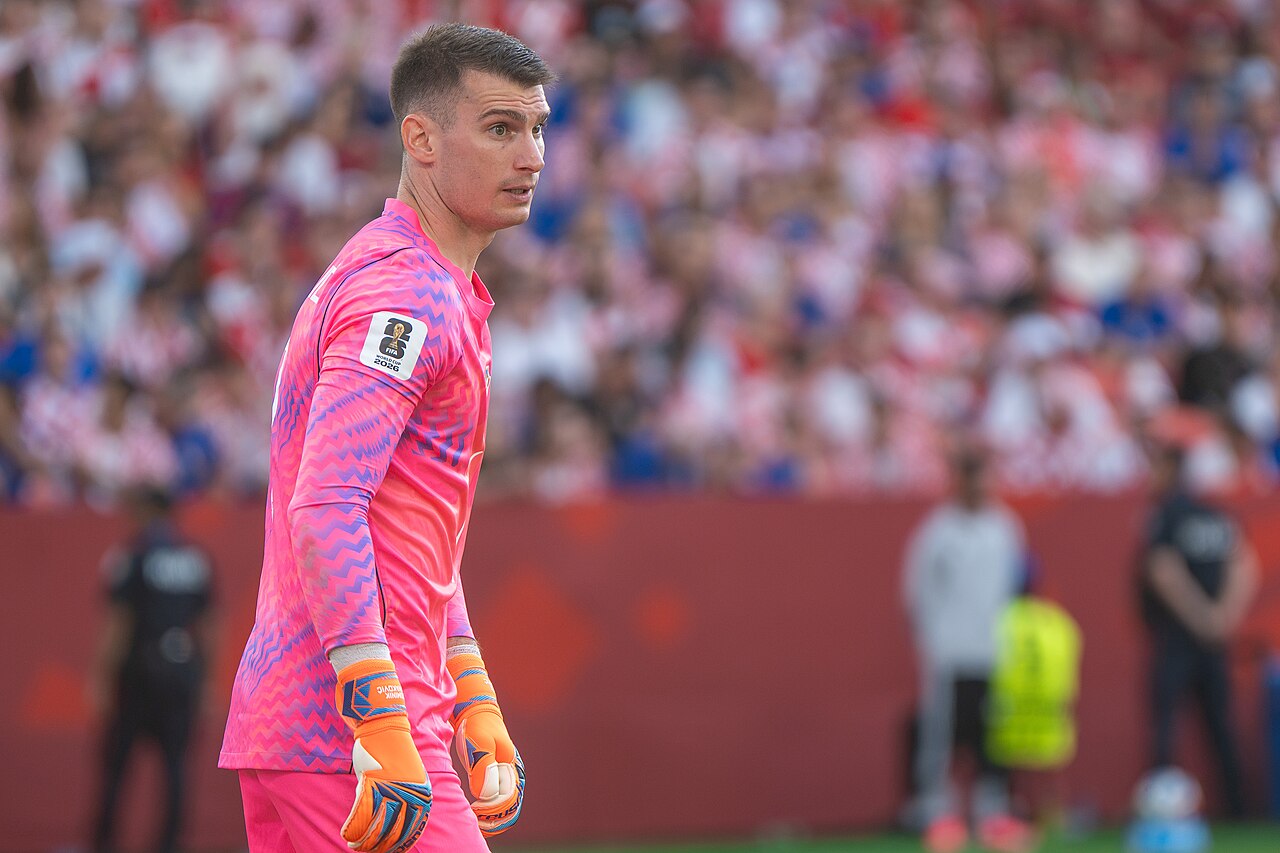 Dominik Livaković u ružičastom golmanskom dresu hrvatske reprezentacije na utakmici 2026.