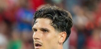 Matanović transfer: United ga gleda kao prvog napadača, Freiburg traži 60 milijuna eura Igor Matanović u plavom dresu hrvatske reprezentacije s brojem 20