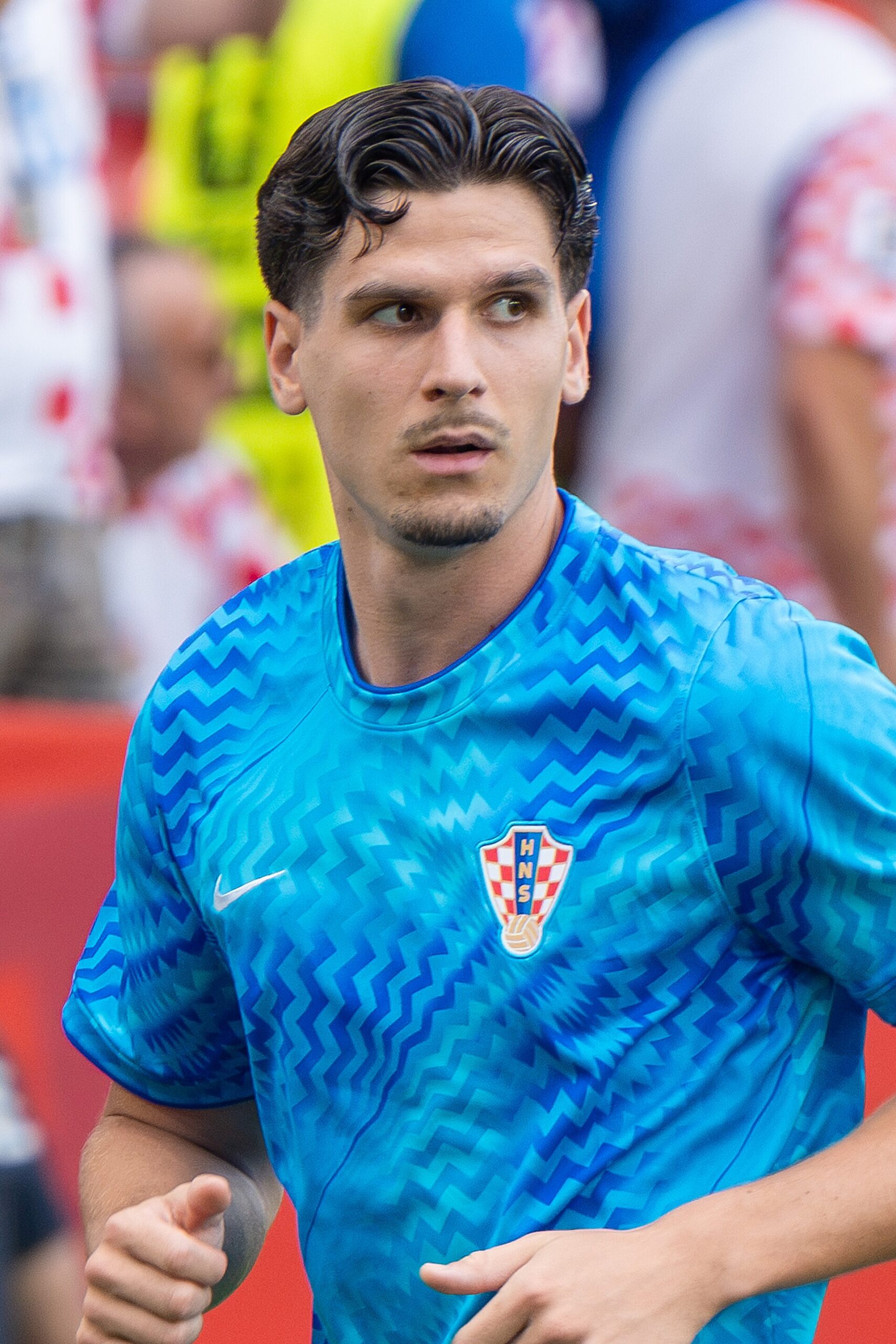 Igor Matanović na zagrijavanju u dresu hrvatske reprezentacije
