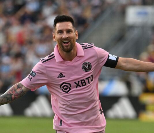 Messi kupio klub u Španjolskoj: CD Eldense je sada njegov, a osnovali su ga navijači Barcelone Lionel Messi u ružičastom dresu Intera Miami slavi pogodak raširenih ruku