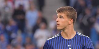 Vušković transfer: Bayern ga drži na popisu za 2027., a prvo mora prodati jednog od dvojice stopera Luka Vušković u plavo-crnom prugastom dresu Hamburger SV-a s brojem 44 na rukavu
