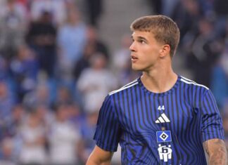 Vušković transfer: Bayern ga drži na popisu za 2027., a prvo mora prodati jednog od dvojice stopera Luka Vušković u plavo-crnom prugastom dresu Hamburger SV-a s brojem 44 na rukavu