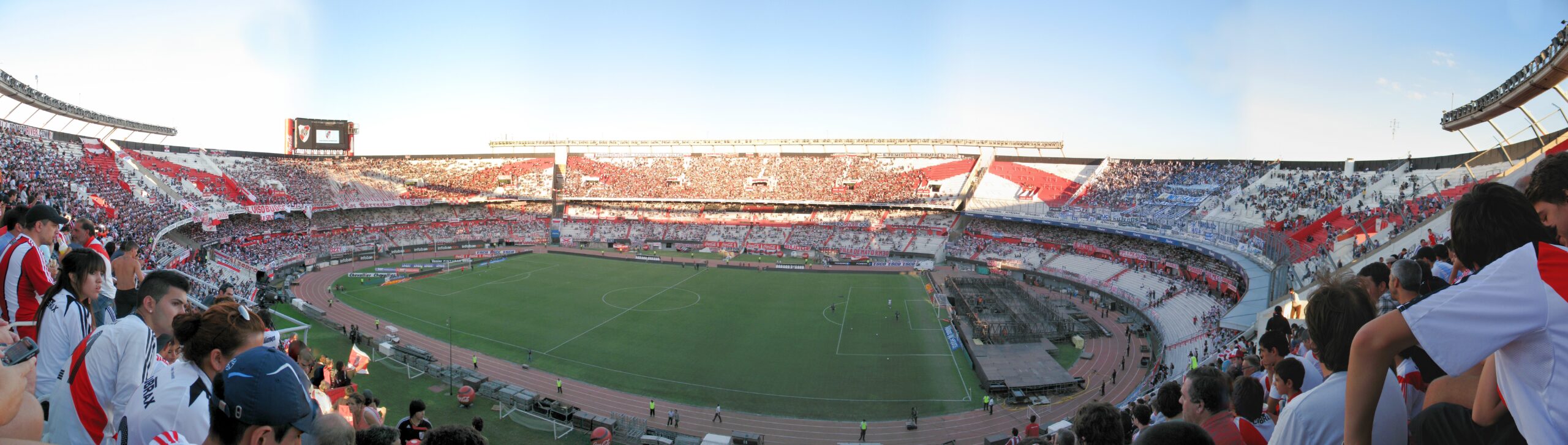 Pune tribine stadiona Monumental u Buenos Airesu