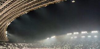 Hajduk – Ajax sastavi: Livaja na klupi, Hadžikadunić umjesto Racije u obrani Stadion Poljud u Splitu pod reflektorima tijekom zagrijavanja uoči utakmice Hajduka