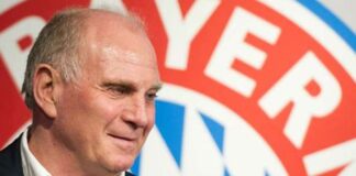 Hoeneß: „Liga nacija je vic godine” – nakon Kovača i Bayernov patron napada novi kalendar Uli Hoeneß, počasni predsjednik Bayerna, ispred grba kluba, arhivska fotografija